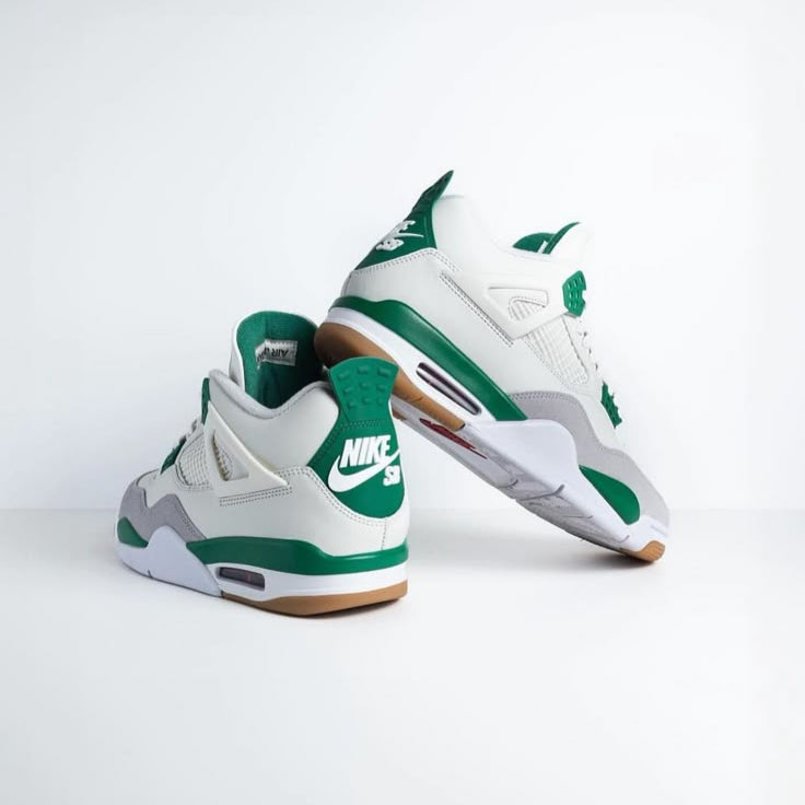 AJ4 Retro SB Pine Green