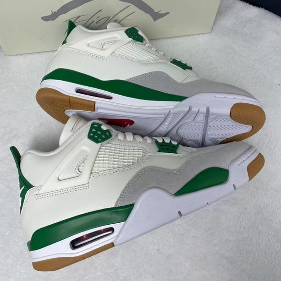 AJ4 Retro SB Pine Green