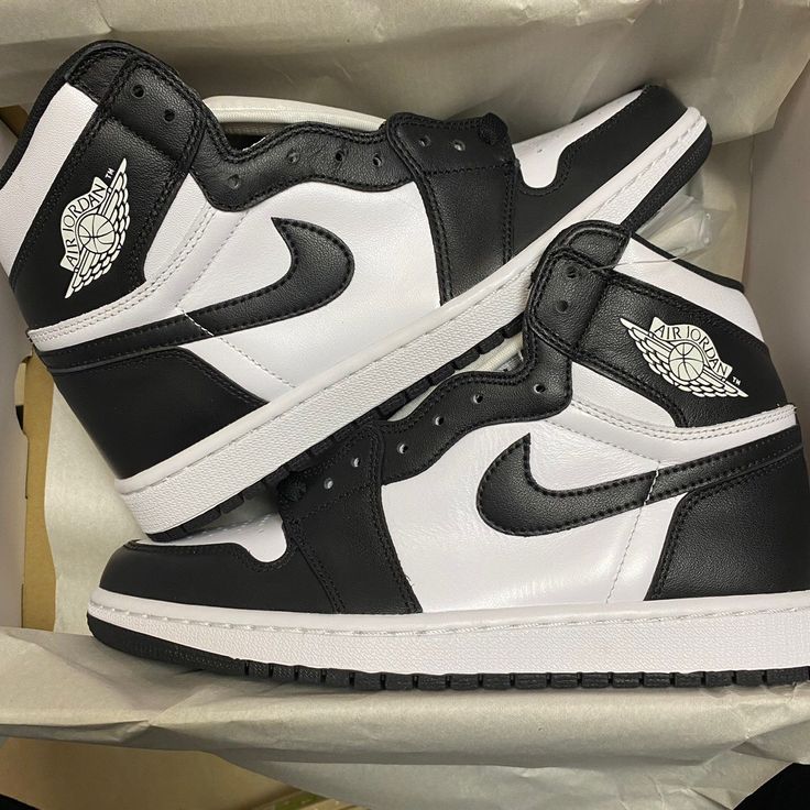 AJ1 High Black And White